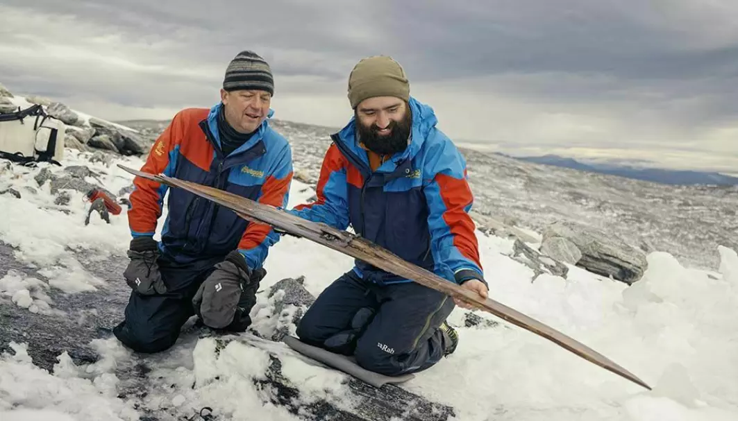 In 2021, researchers discovered a very well-preserved ski from the Viking Age lying right next to a place where they had previously found a ski. The photo shows Espen Finstad and Julian Post-Melby with the find.