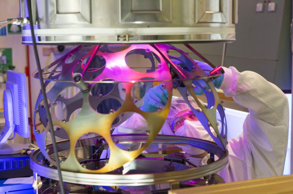 Runar Dahl-Hansen working in the clean room at SINTEF’s MiNaLab.