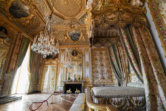 Norwegians were inspired by Marie Antoinette's bed. But there was probably no one who surpassed her in the number of kilograms of gold and silk.