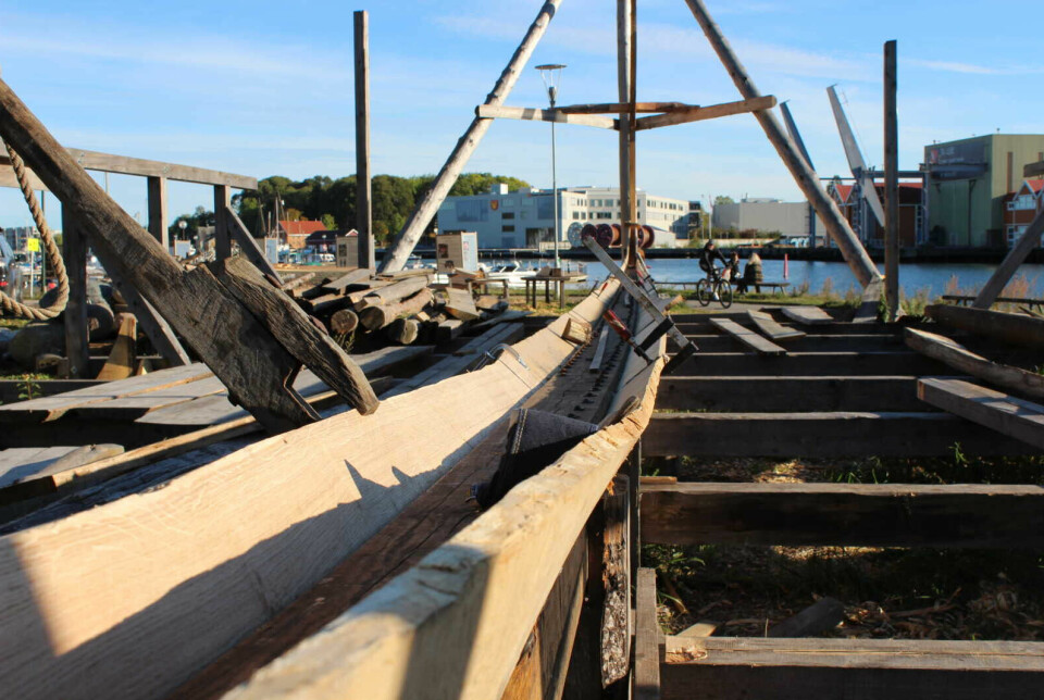 This is what it looks like when a Viking ship is being built. This ship is a copy of the Gokstad ship, which the Oseberg Viking Heritage Foundation is building in Vestfold.