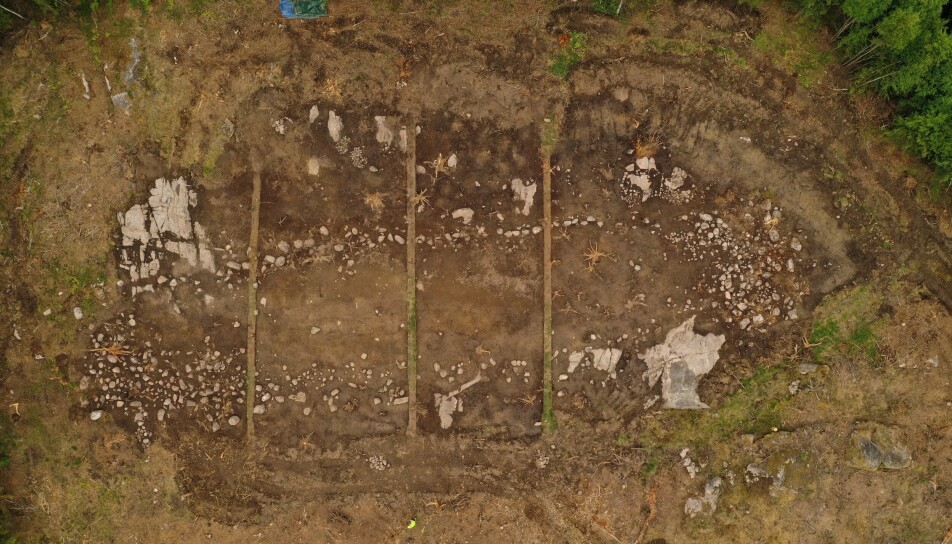 Drone footage of the remains of the house in Oppsal in Nordre Follo, just outside Oslo. The house was in the woods, and has therefore not been ruined by agricultural activity. This makes the find unique, according to the archaeologists.