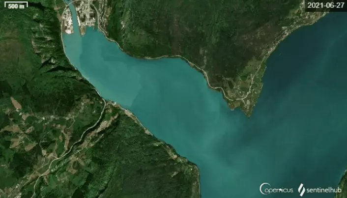 Satellite image of Gaupnefjorden. Glacial meltwater from Jostedøla turns the entire fjord bright green in just a few days.