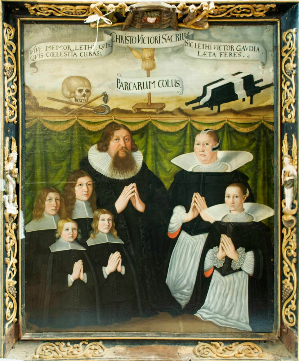 The nearly 400-year-old paintings from the Cathedral have not yet been restored. Nevertheless, they appear to be fantastic, painted by some of the most skilled painters in Norway at the time. Here Lektor Johan Hiermann med familie (Lector Johan Hiermann with family) from 1664.