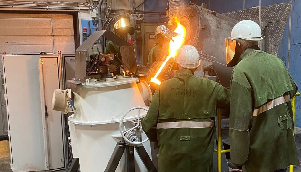 NTNU has taken out a patent for an industrial process that will remove all direct emissions of CO2 and NOx. This picture is from a pilot test in Kristiansand where Elkem's engineers are running a SisAl experiment for the first time in an in-house designed tray.