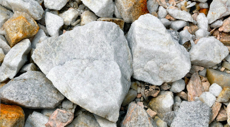 This is quartz, which consists of one silicon atom and two oxygen atoms.