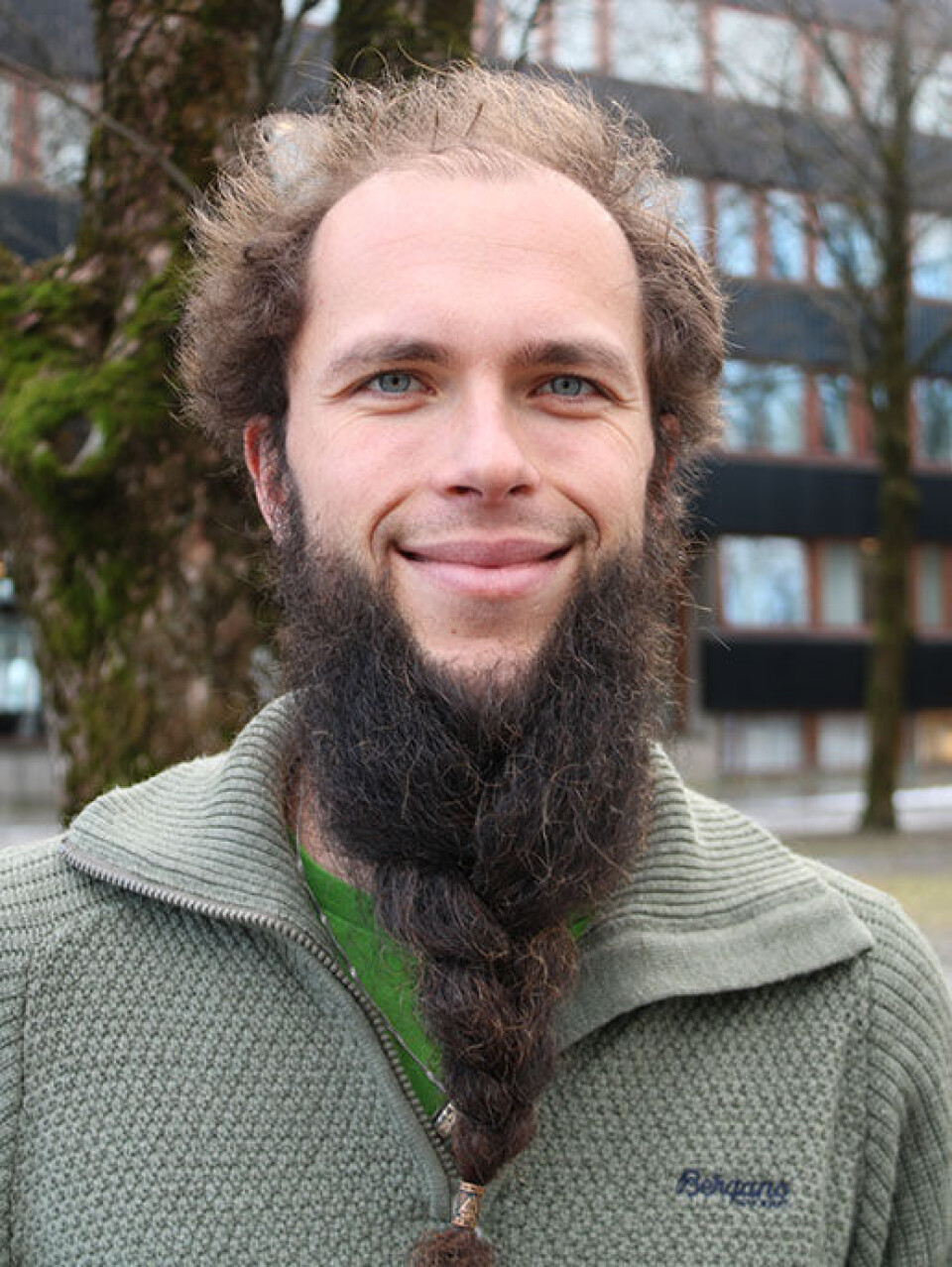 Johan Bollaert has compared runes and letter inscriptions from the Middle Ages.