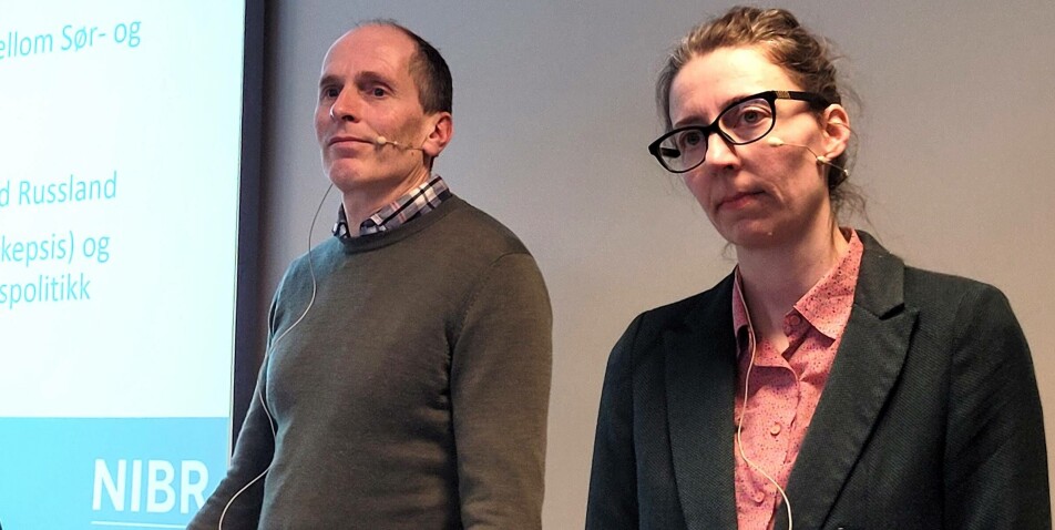 Aadne Aasland and Marthe H. Myhre presenting their results at the Kirkenes Conference.