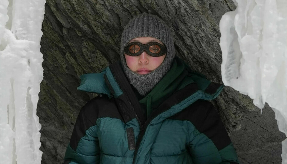 Nina Sleptsova wears traditional snow goggles. She can see through the small cracks and is not blinded by the snow.