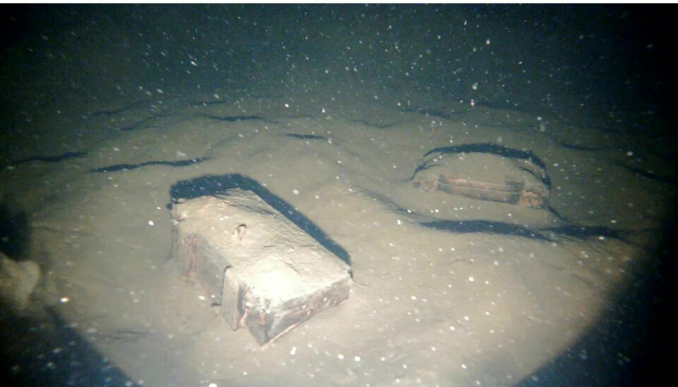 Ammunition box at the bottom of lake Mjøsa, photographed with NTNU's underwater vehicle.