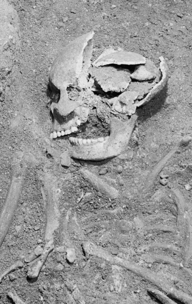The skeletons found under the choir in the church in 1967 ranged in age from the early 9th century to the early 12th century.