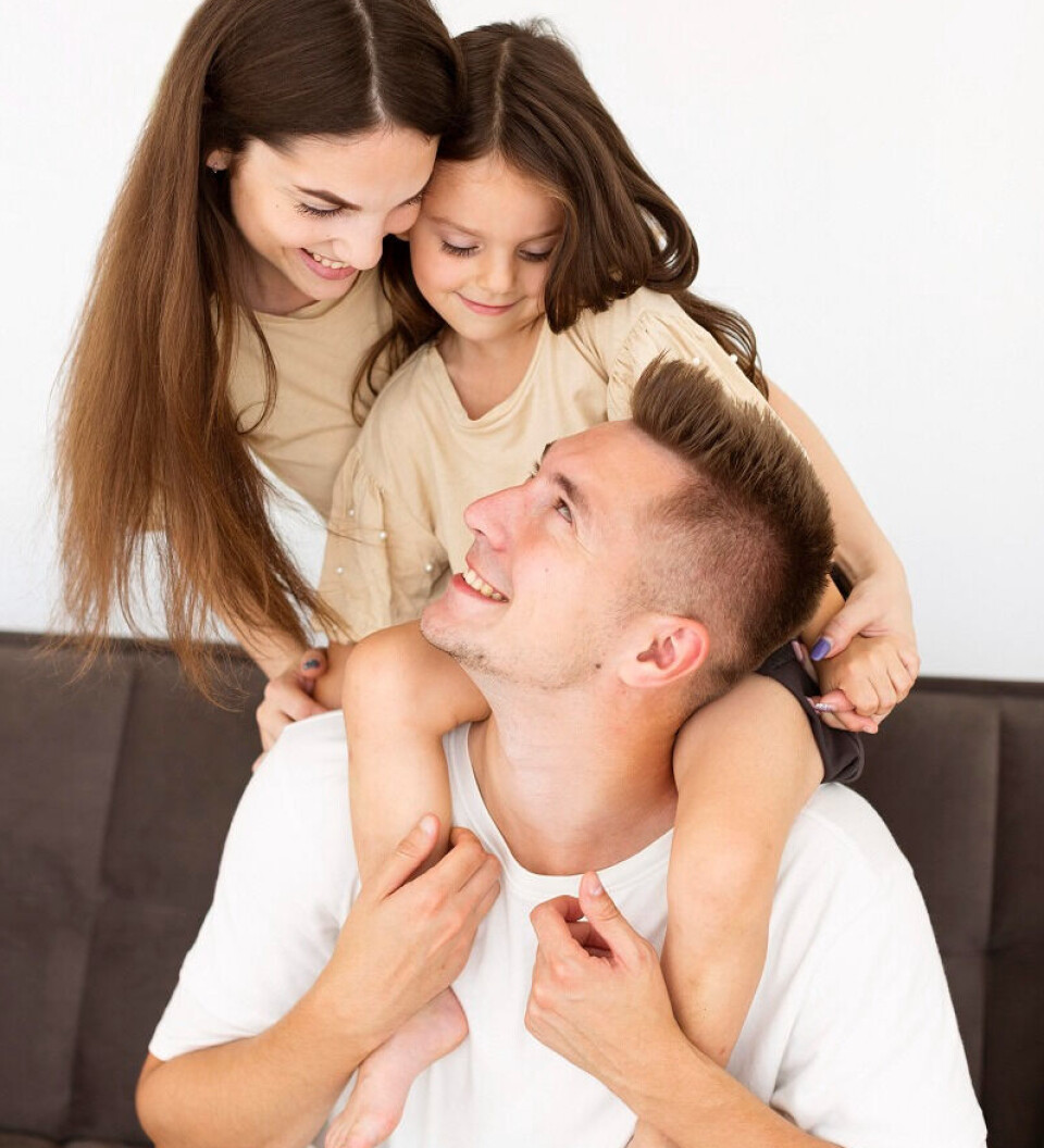 People are generally judged more harshly when it comes to long-term relationships. But there is no difference between the sexes.
