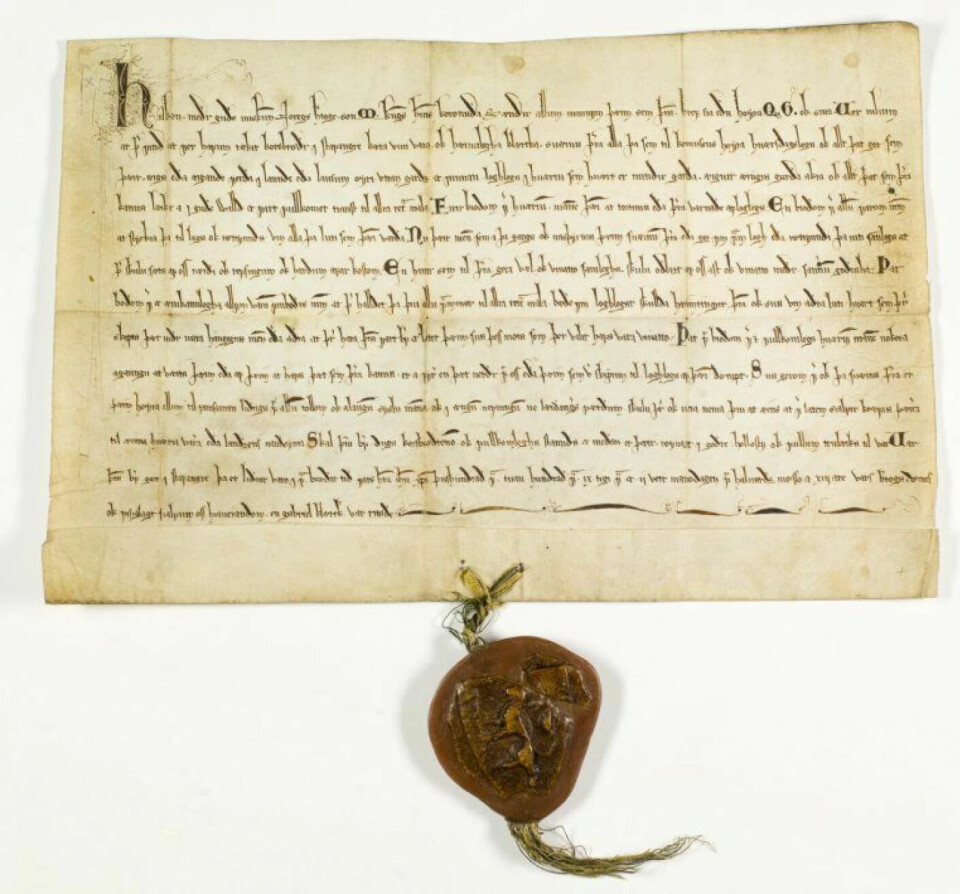 In this letter from 1292, you can see a lion in the seal.