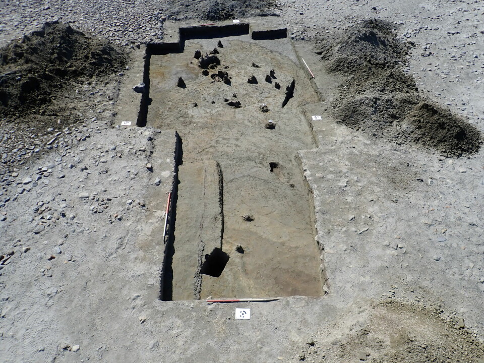 One of the four fishtraps has been excavated in its entirety during the soon to be four week long excavation. The measuring sticks in the photo are 1 metre long.