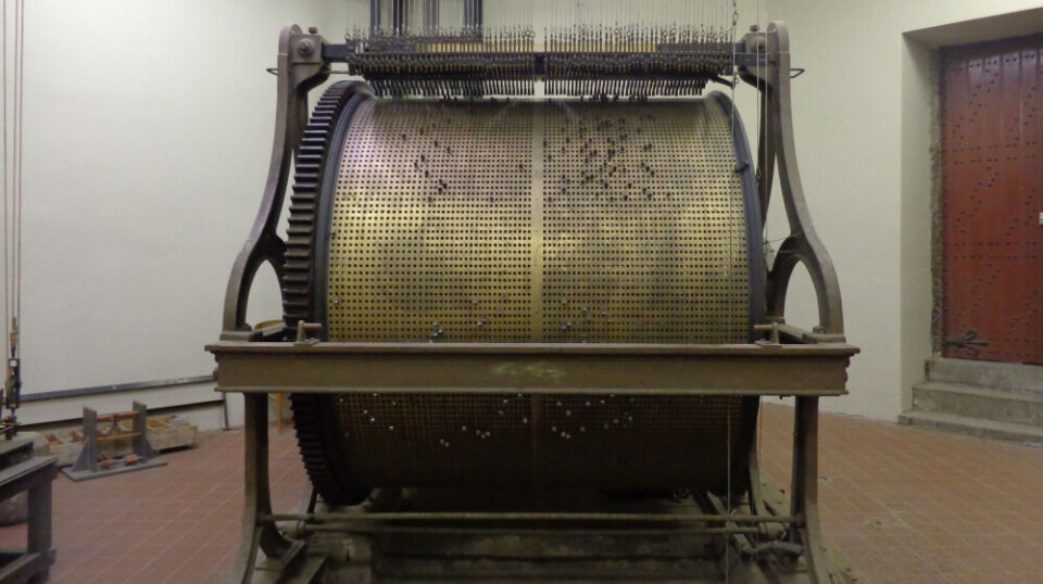 The clock tower in the Belgian city Ghent plays pre-programmed music for the residents. Although it may sound beautiful, the music is 100 per cent on grid – and it does not make you want to dance.