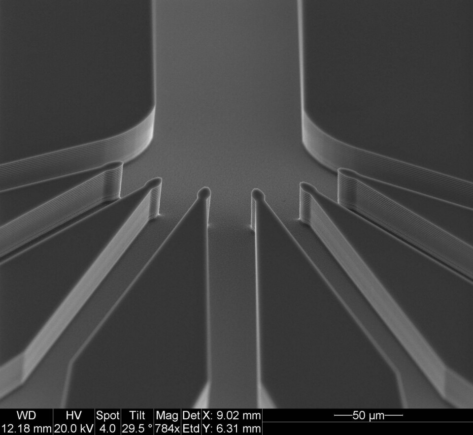 It is possible to construct microchips with minuscule channels and microstructures that mimic the body's own transport of various substances to and from our cells. This is one of the microscopic chips that has been created in a laboratory. The dimensions of the channels on this chip are no more than a few micrometres.