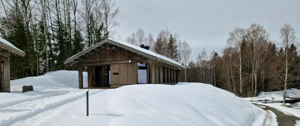Norway also has newer cabins built in a modern style. The Vy cabin at Maihaugen is from 2018 and was built to a high standard.