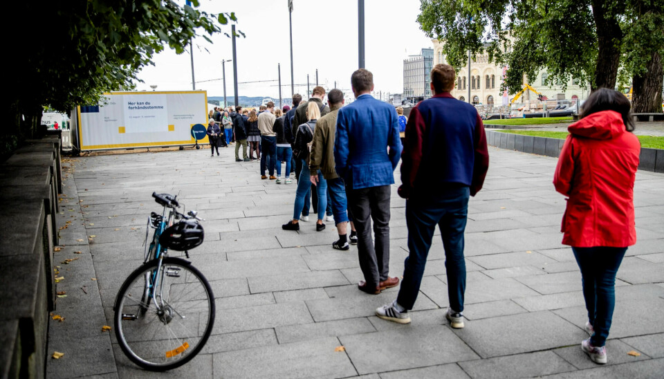 42 per cent of those running for election in September are women, according to Statistics Norway. The picture shows a queue outside the polling station at Oslo City Hall in 2019 for early voting.
