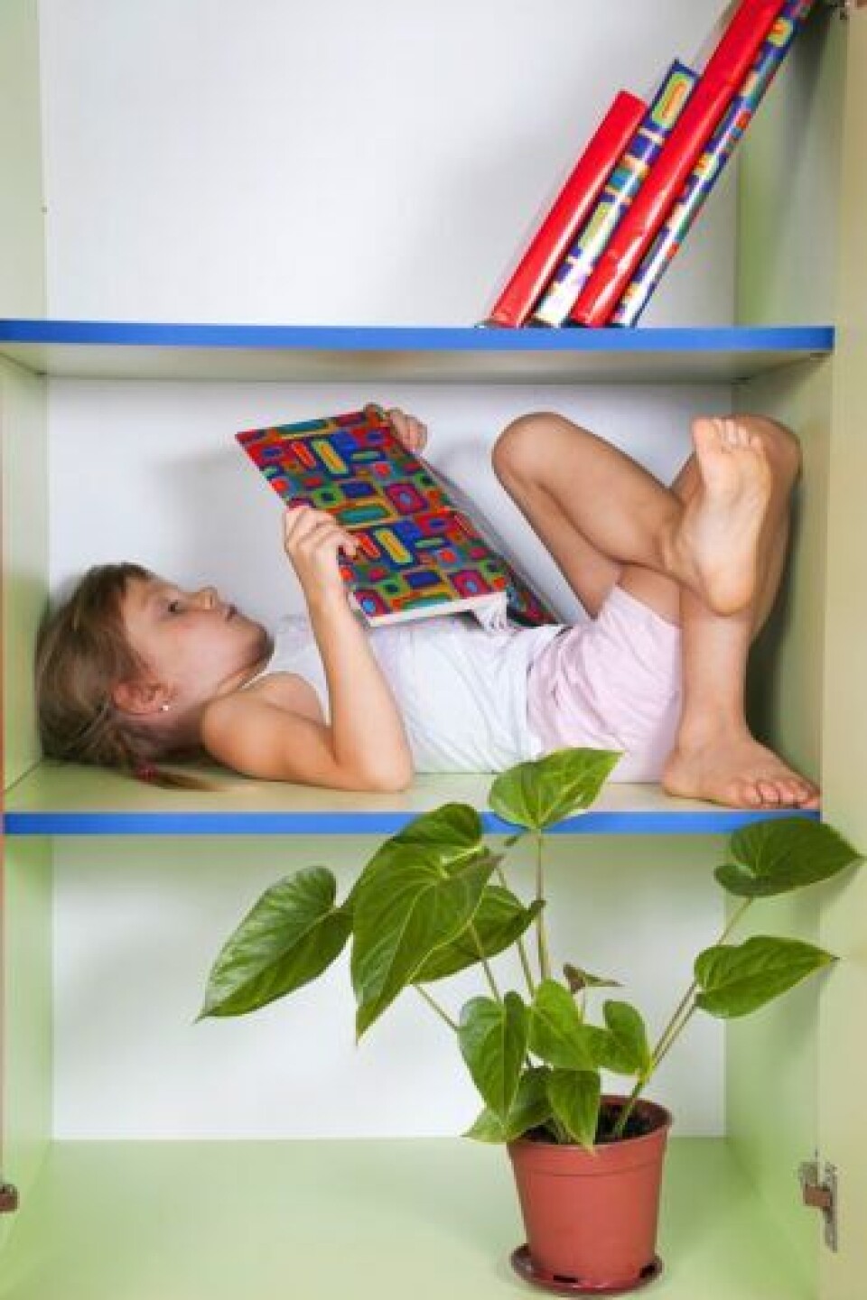 In Norway, there is a big difference in reading skills between boys and girls when they start school.