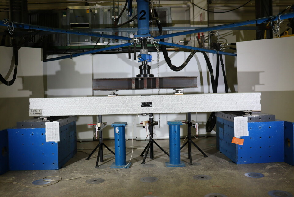 A concrete pile with steel joint undergoing deflection testing at the Tampere University, Finland.