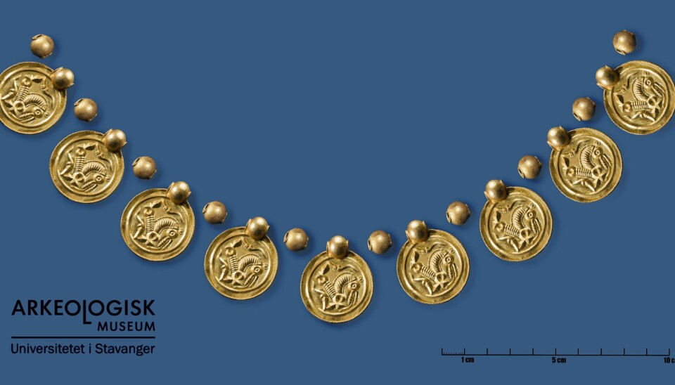 This is what the necklace once looked like. It consists of nine thin gold medallions called bracteates.