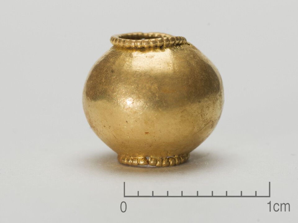 Ten gold beads like this one are part of the Rennesøy treasure.