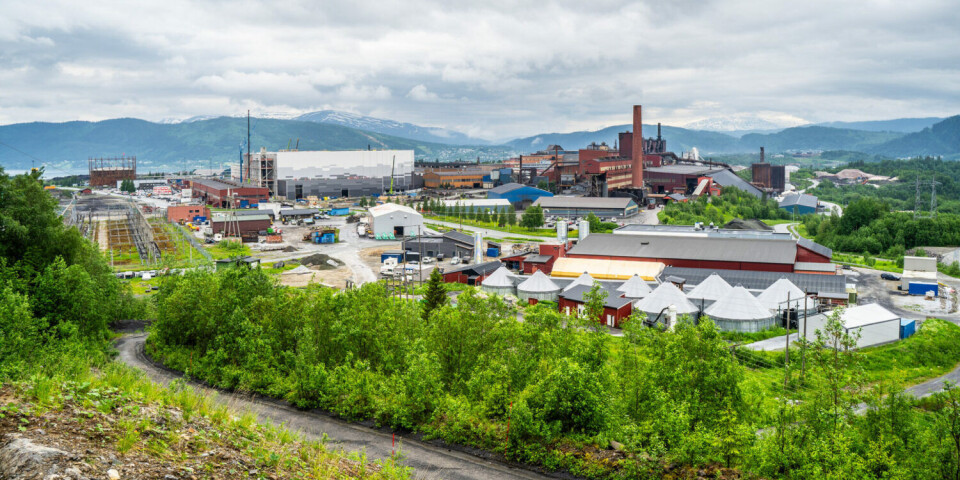 Here at the Mo Industrial Park, the brown gas holder on the left stores carbon monoxide obtained from one of the industrial plants for reuse by other companies on the site.