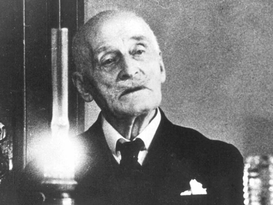 Knut Hamsun denied his membership in the National Gathering party. Here he is pictured during his trial at the Grimstad courthouse, December 1947.