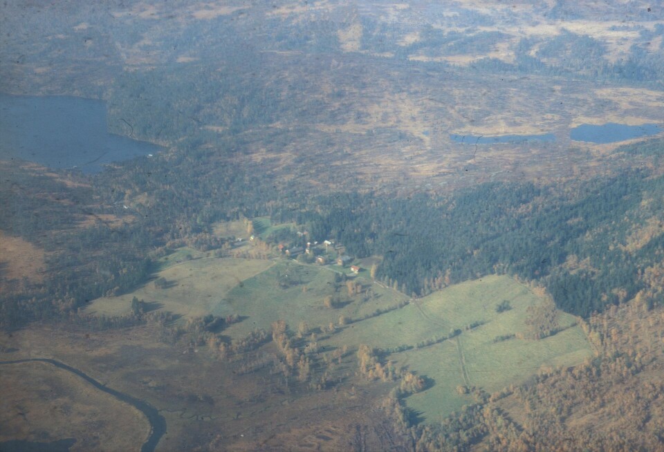 Aerial photo of Songli research farm. Flyfoto av Songli forsøksgård.