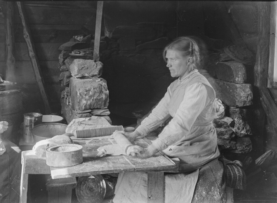 Flatbrødbaking.