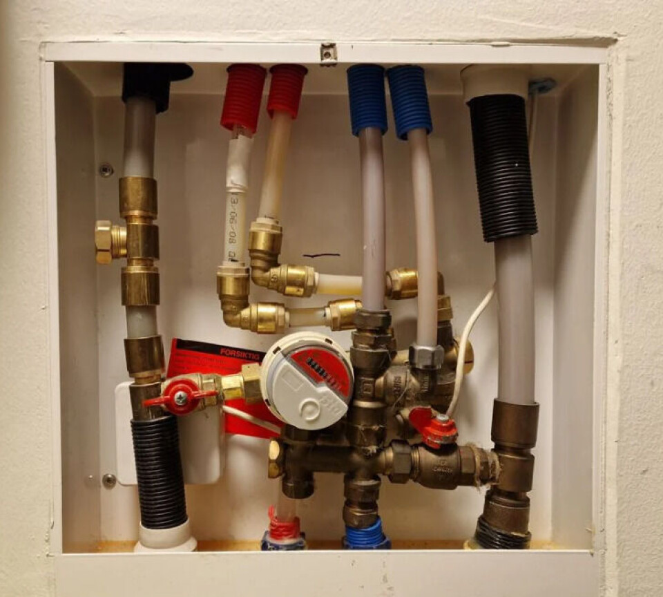 The Legionella bacteria can attach itself to the biofilm on the inside of water pipes, where it multiplies if the conditions are right.