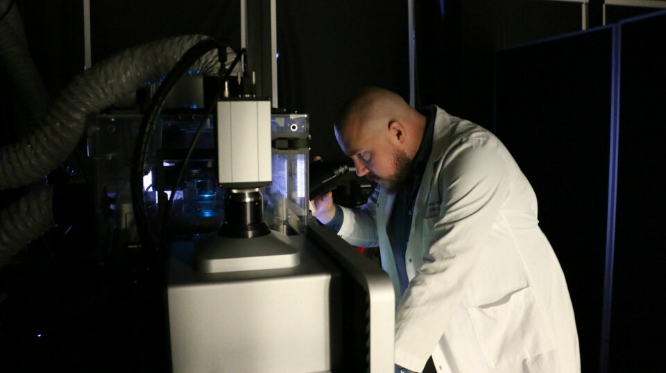 Surrounded by darkness, it is possible for Resseguier to see the light emitted from the fluorescent probes that reveal the biological structure of tissues.
