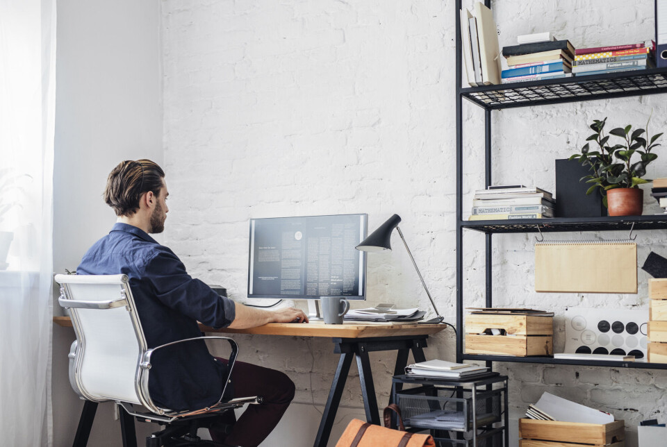 A new study has found that people who work extensively from home will likely experience that they are unconsciously ranked lower in competition with their colleagues.