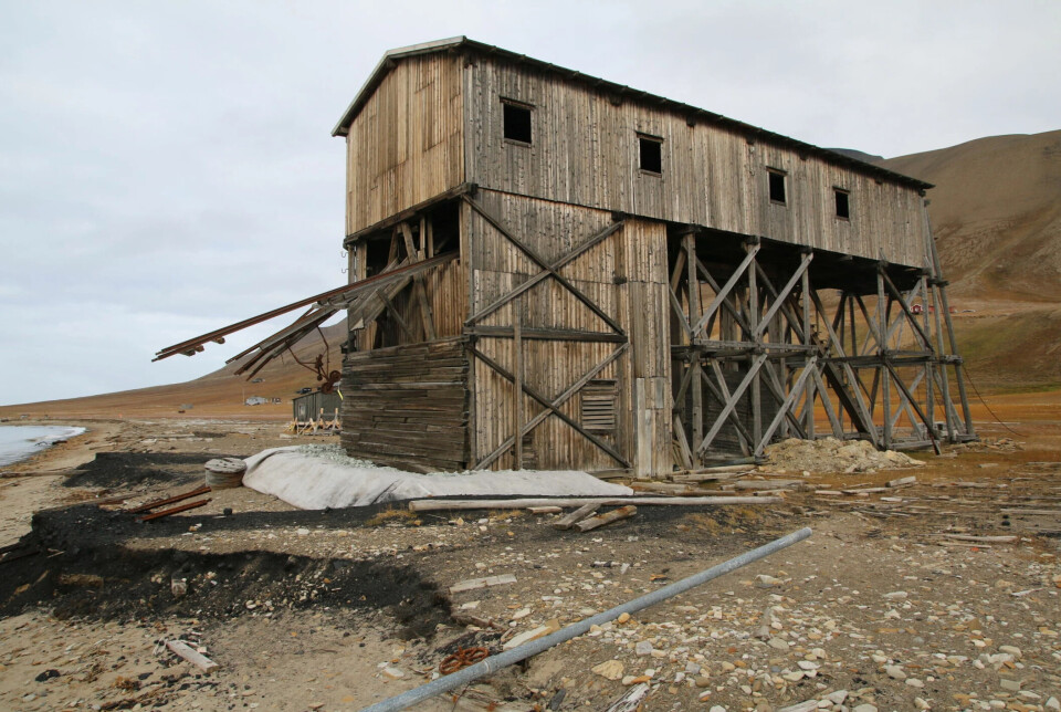 The cable car station in the old mining town of Hiorthhamn was used to load coal onto boats. Now it is threatened due to erosion.