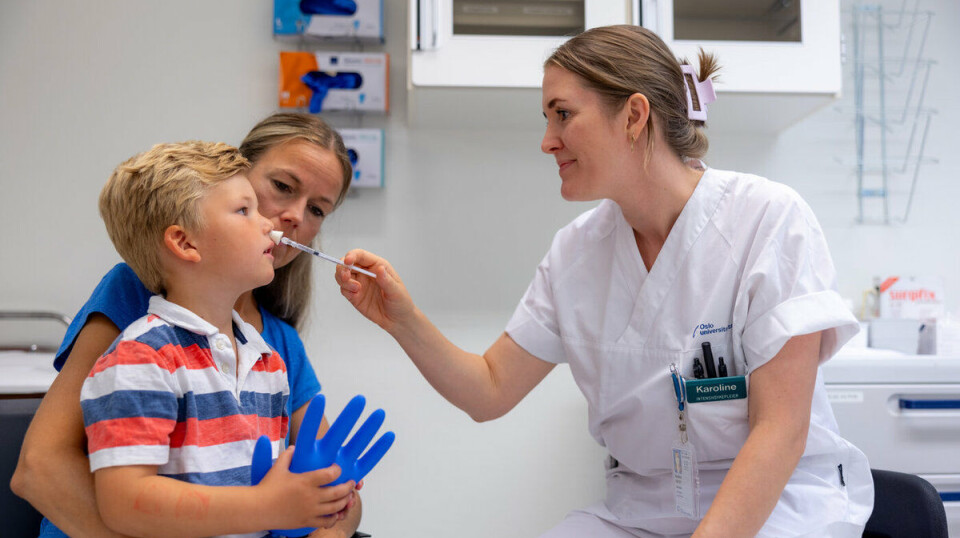 Two of the hospitals that use nasal spray with pain relief or sedatives are St. Olavs Hospital and Oslo University Hospital. To av sykehusene som bruker nesespray med smertestillende eller beroligende er St. Olavs hospital og Oslo universitetssykehus.