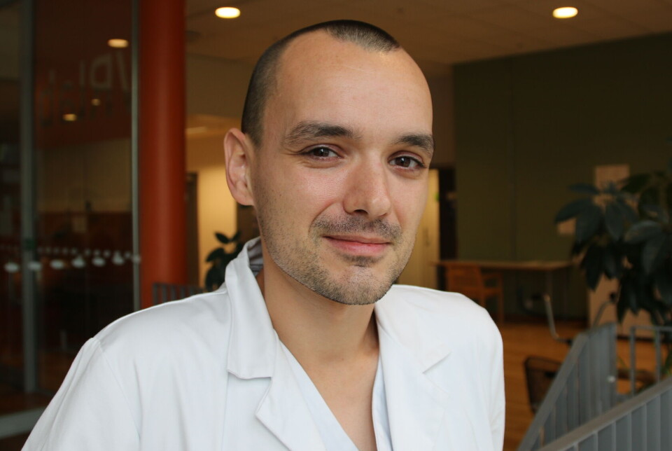 “There is a lot of research showing that children receive inadequate pain relief,” says Marcus G. Prescott, a doctor at St. Olav’s Hospital. As a medical student at NTNU, he co-authored a research article with several researchers. – Det er masse forskning som viser at barn får for dårlig smertelindring, sier Marcus G. Prescott, lege ved St. Olavs hospital. Som legestudent ved NTNU skrev han en forskningsartikkel sammen med flere forskere.