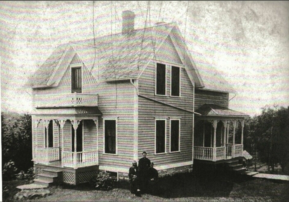 Bjorgo House did not receive any extensions. However, the neighbouring house did. It was owned by other members of the Bjorgo family.