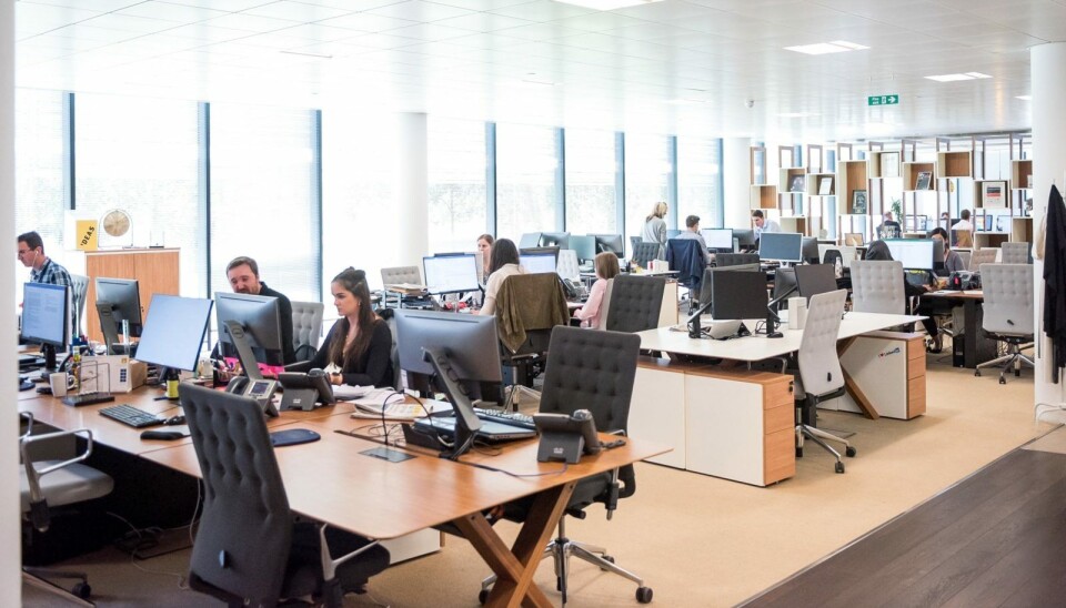 Working in open workspaces increases the risk of interruptions and disturbances.