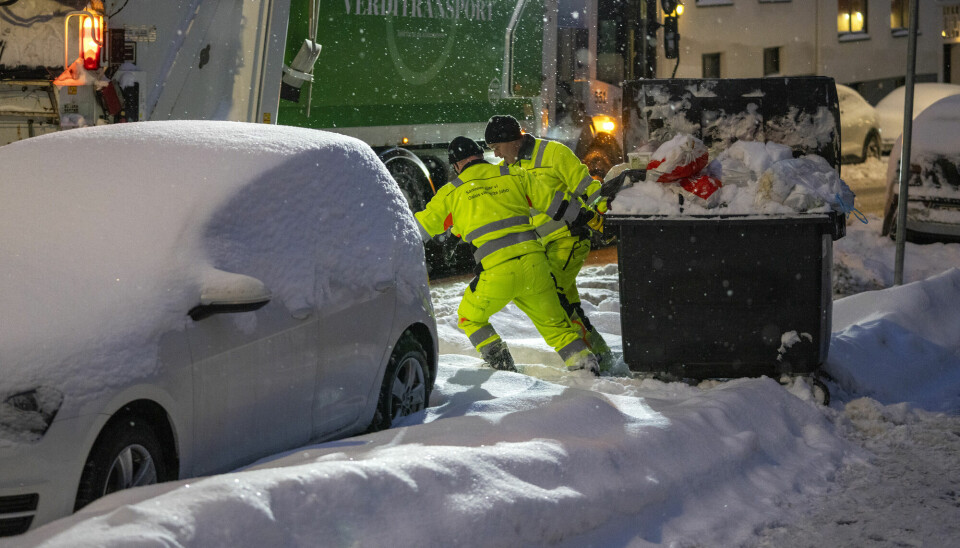 Large amounts of snow create challenges for waste collection in Oslo.