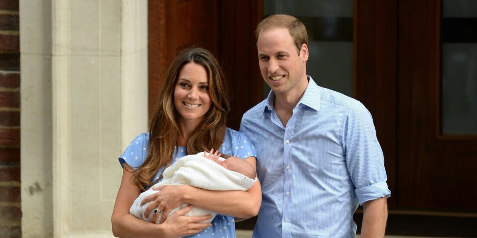 Kate holds her baby in the crook of her left arm. She probably has a good reason for that, although she may not be aware of it. Kate holds her baby in the crook of her left arm. She probably has a good reason for that, although she may not think about it.