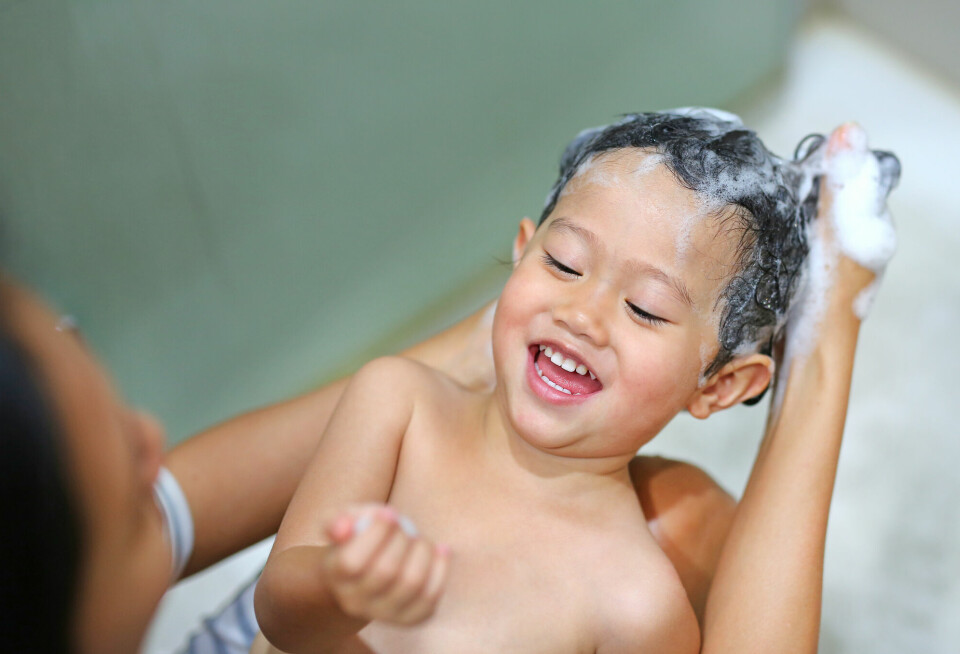 Children beyond the baby stage produce less sebum, and a noticeable odour from sweat only begins at puberty. Shampooing can wait, according to researchers.