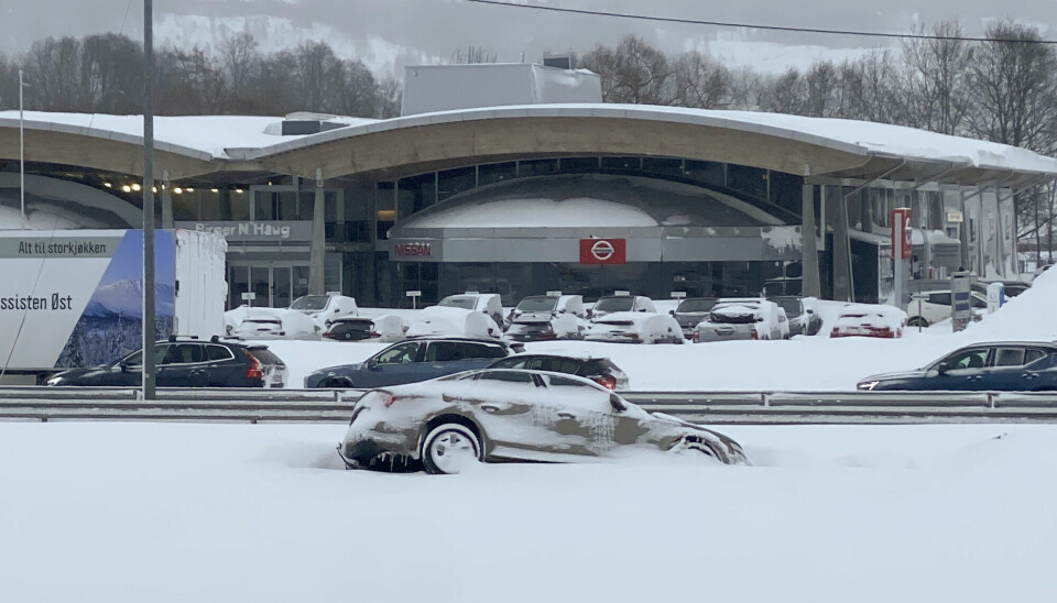A car is in the ditch close to Oslo.