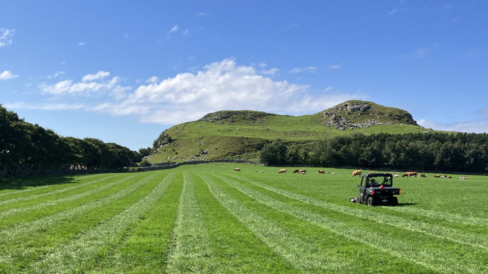 The ground-penetrating radar car drives over the land at Utstein Gard on Klosterøy.