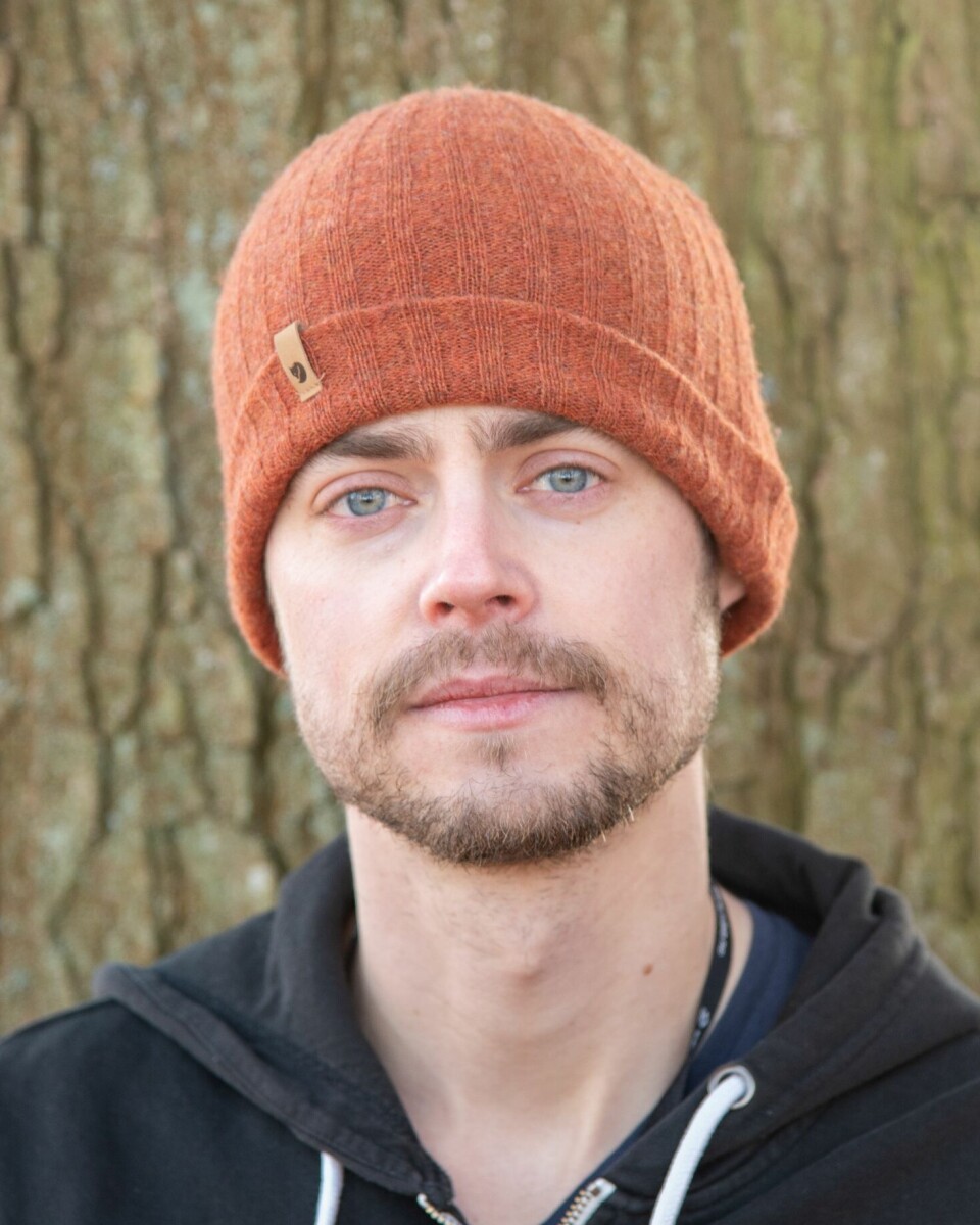 Researcher Jostein Gohli is studying fluctuations in spruce bark beetle populations.