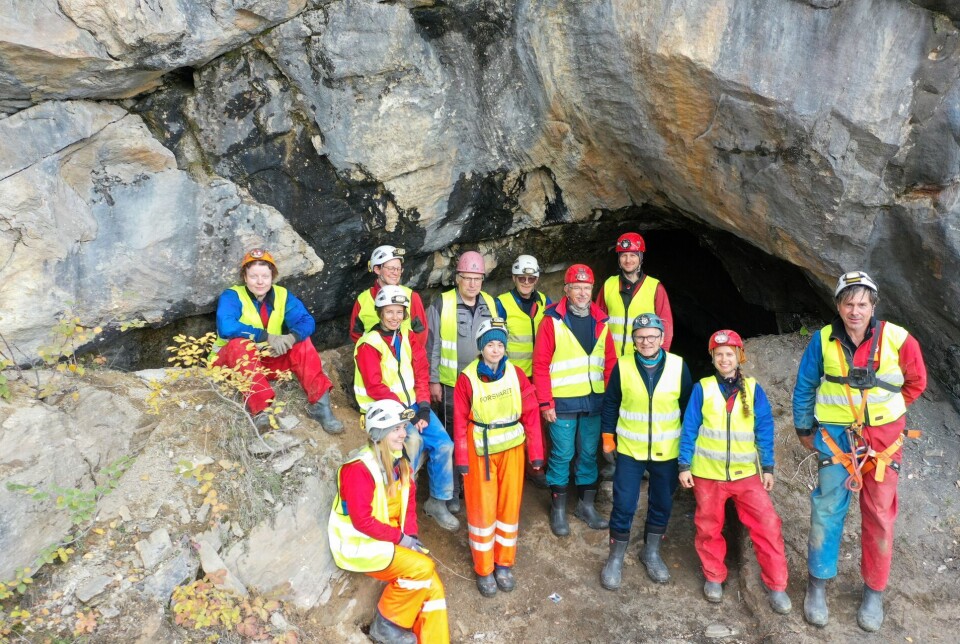 The research group in front of the cave entrance.