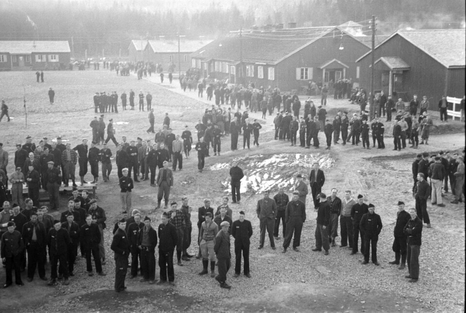 44,000 Norwegians were held captive during World War II. Others experienced the war up close and brutally. Many of them did not talk about their experiences afterwards. In this photo, the prisoners at Grini await transport home in the days following the liberation of Norway on May 8th.