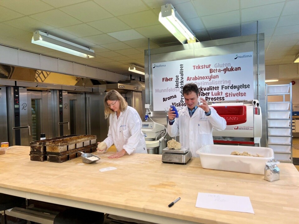At the Nofima bakery, researchers Anne Rieder and Simon Ballance have developed a bread that contains a high amount of beta-glucan.