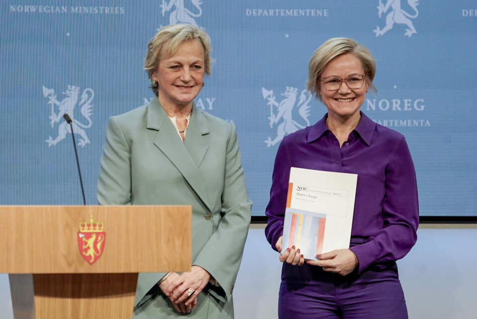 “We need a new abortion law, an abortion law for our time,” Kari Sønderland said when she delivered the Norwegian Abortion Committee's Norwegian Official Report to the Minister of Health at the time, Ingvild Kjerkol, in December 2023.