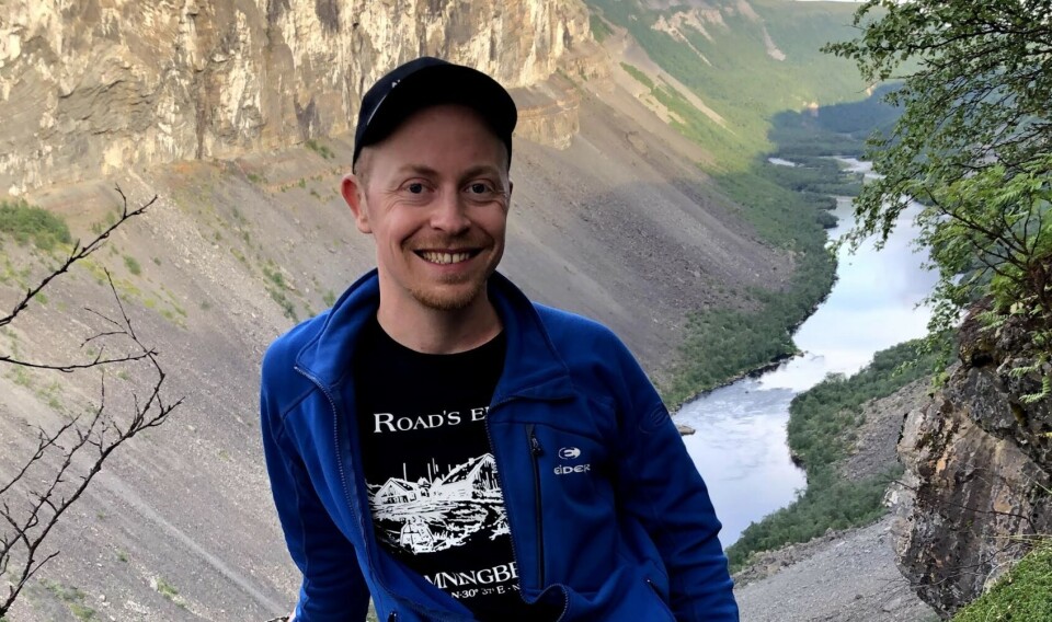 Marvin Choquet earned his PhD from Nord University. Today, he is a researcher at the University of Oslo'sNatural History Museum. Portrait photo of Marvin Choquet taken outdoors.