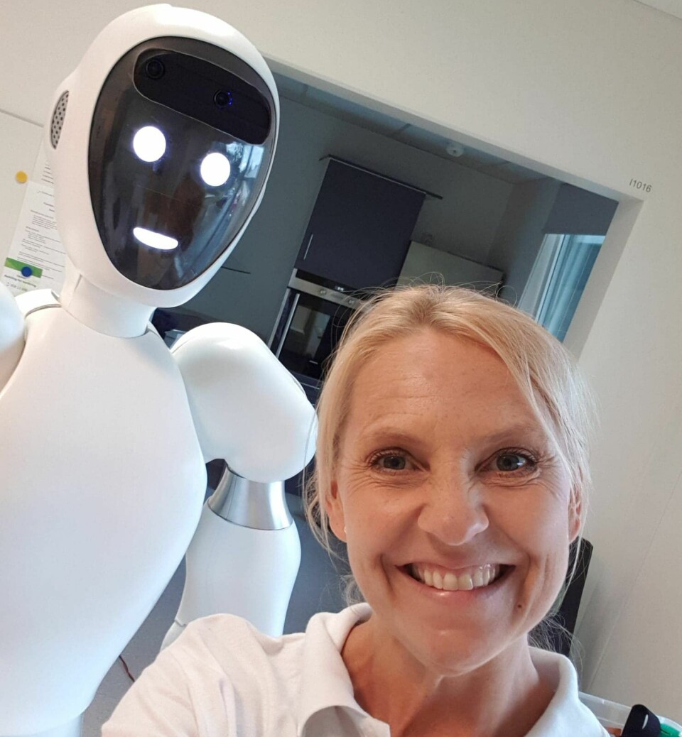 “I wanted to find out what the users think about receiving assistance from such robots,” says Linda Sørensen. Here with the University of Agder's assistive robot EVE.