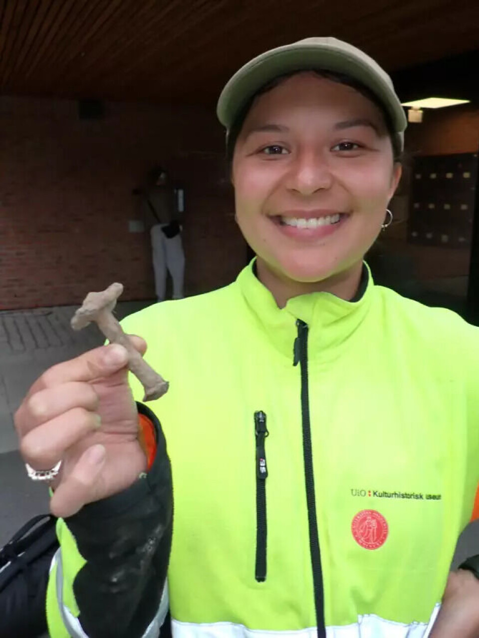 Archaeologist Charlotte Finnebråten shows one of the large rivets from the Viking ship at Jarlsberg. Archaeologist Charlotte Finnebråten shows one of the large rivets from the Viking ship at Jarlsberg.